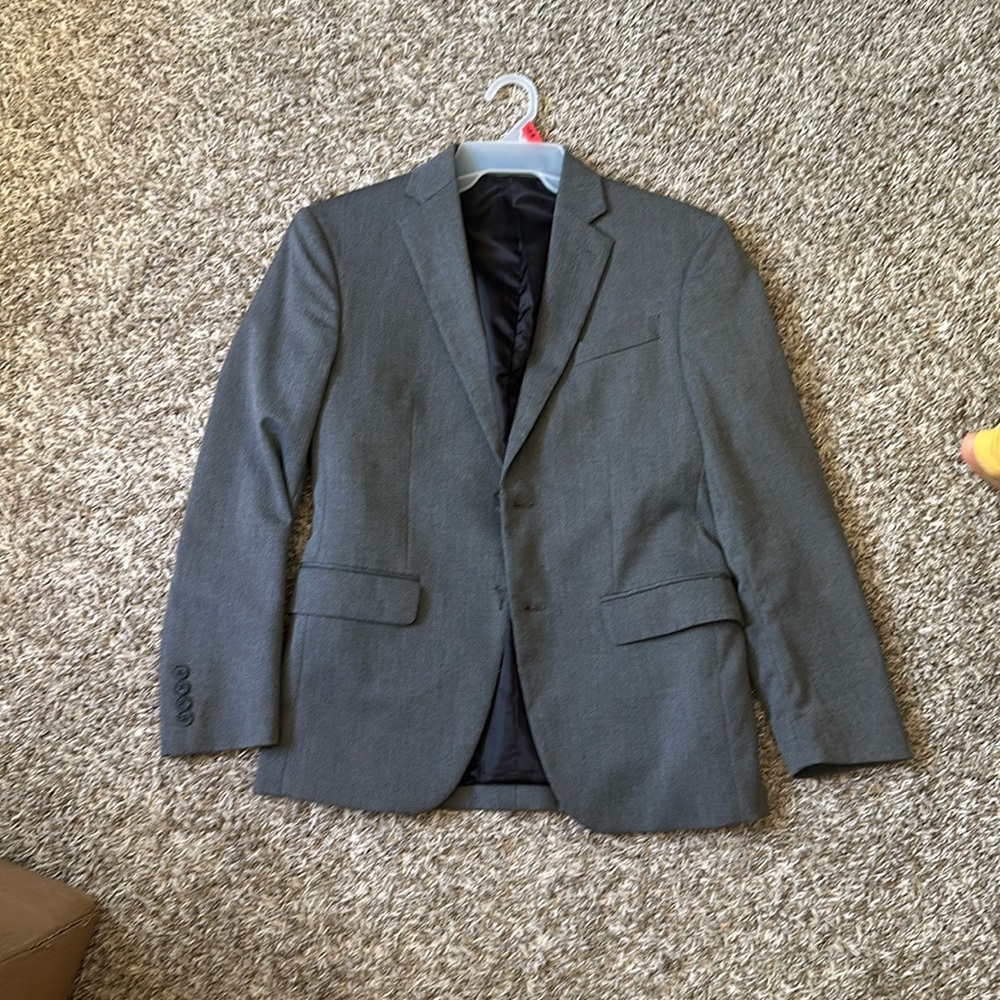 It doesn't have the two buttons in front